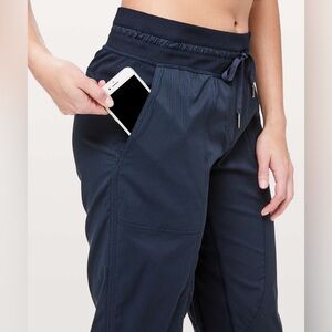 💙 Lululemon Navy Jogger Pants 25” Inseam Like New Size 4 | MSRP $118